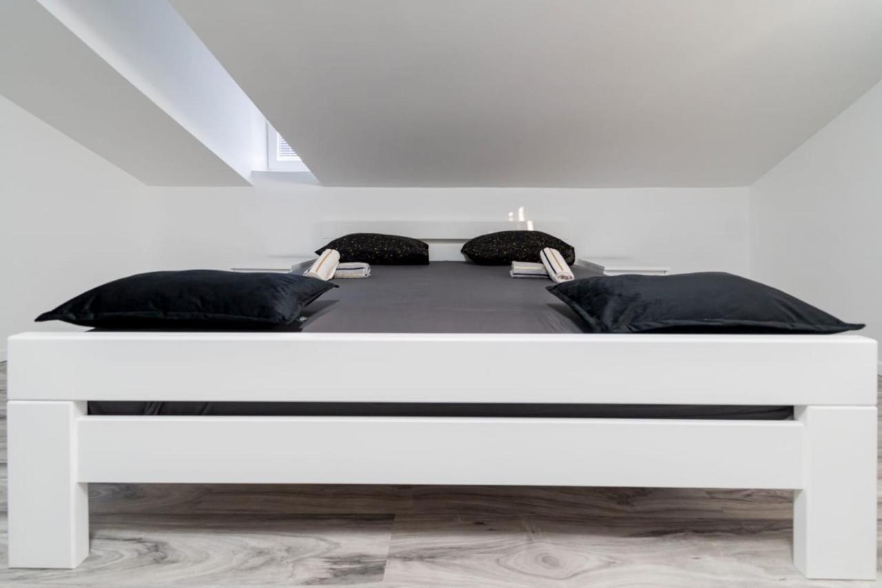 City Center Mayess Aparment Zadar Bagian luar foto