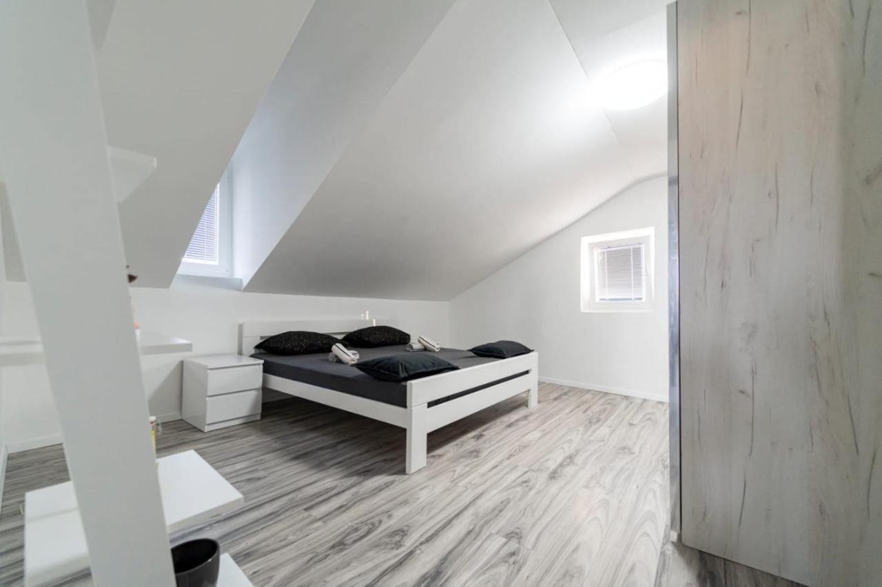 City Center Mayess Aparment Zadar Bagian luar foto